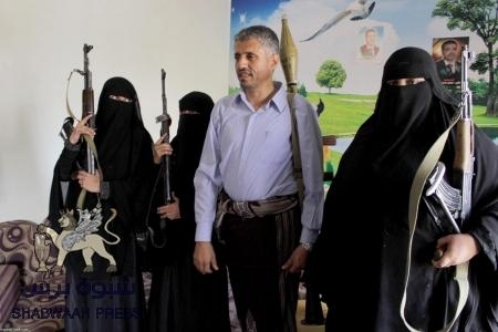 حمود المخلافي وصادق سرحان ومعهم مسلحين يرفضان مغادرة قاعدة العند إلا بشروط