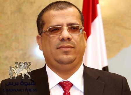 هل دفع باحميد ثمن حضرميته .. لماذا استقال الدكتور عادل باحميد؟!