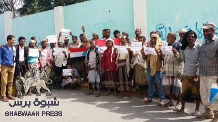 وقفة إحتجاجية تضامناً مع الجرحى ومناهضة لإهمال الجرحى وتطالب بإقالة الفاسدين .