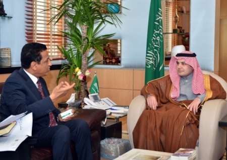 وزير الإعلام يبحث مع نظيره السعودي علاقات التعاون الثنائي في المجال الإعلامي