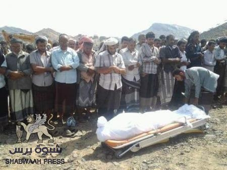 ردفان تشيع جثامين أسرة مكونة من أربعة أفراد وجثمان الشهيد القماري