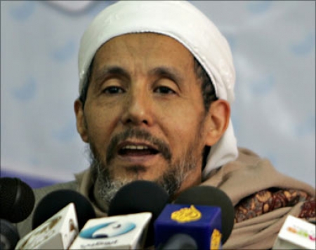فضيحة كبرى : تورط أمين عام الإصلاح ‘‘الآنسي‘‘ بتمول انقلاب الحوثيين
