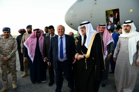 الرئيس هادي يصل إلى العاصمة السعودية الرياض قادما من سقطرى