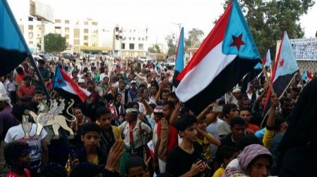 تحت شعار(عدن مدينة السلام) : ابناء الجنوب يحيون الذكرى الخامسة لانطلاق حركة 16 فبراير بساحة الشهداء بالمنصورة.