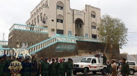 شرطة كريتر تدشن العمل بالزي الرسمي وقائدها يؤكد: لن نتهاون مع من يثبت تورطه بالاختلالات الأمنية
