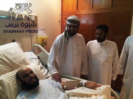 وفد من حركة الإخوان المسلمين الحضارمة يزور الشيخ عائض القرني (صور)
