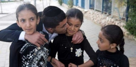 ‘‘الزنداني‘‘ يتخلى عن اليمن ويصل وزوجته وأبناؤه إلى فلسطين المحتلة