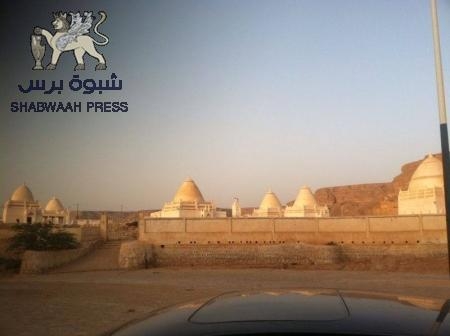 السيد المشهور ينير مساجد ومنازل عينات بإقامة محطة كهرباء على نفقته الخاصة