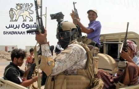 افراد اللواء315 بالمهرة يقطعون طريق عام احتجاجا على عدم صرف مرتباتهم