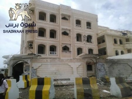 تفجير إرهابي في عدن للتشويش على مليونية 17 و 18 ابريل يستهدف مبنى حكومي(صور)