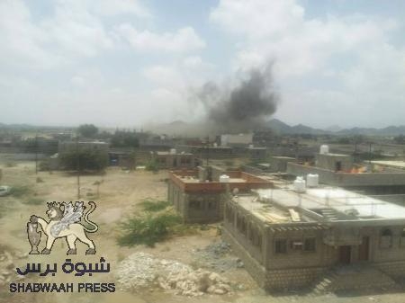 طيران التحاف يشن غارات جوية على أهداف قاعدية غرب مدينة جعار بأبين
