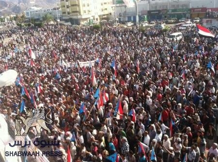 صحيفة الشرق الأوسط عشرات الآلاف يتوافدون إلى عدن عشية مليونية الحراك الجنوبي تحت شعار ‘‘حق تقرير المصير‘‘