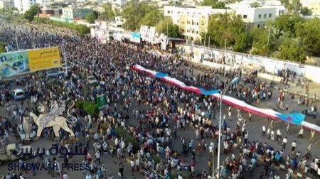 صحفي وشاعر يمني يدعوا الجنوبيين الى الإنفصال عن أهل اليمن