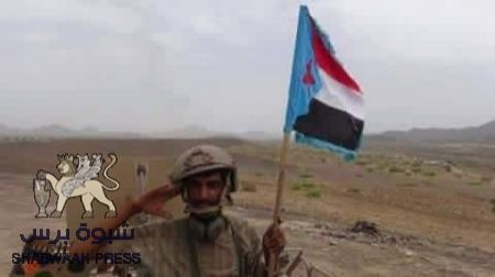 أحد صغار الحضارم في المهجر يهدد بالنزول الى المكلا لإزالة أعلام الجنوب