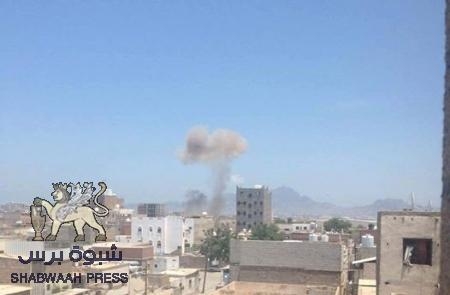 عاجل: إنفجار شديد يستهدف محافظ ومدير شرطة عدن في جولة كالتكس