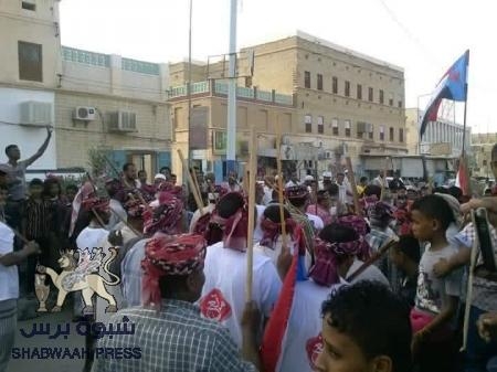 مسيرة جماهيرية في القطن تعبيرا عن الفرحه لتحرير عاصمة المحافظة المكلا(صور)