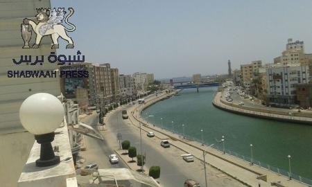 استنكار عقب عودة رموز الفساد الى السلطة المحلية بحضرموت بعد أن ولو هاربين بعد تسليم مدن الساحل للتنظيم القاعدة