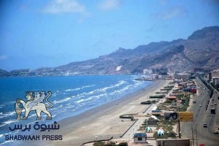 لجنة من قيادات جنوبية تلتقي العيسي في الرياض وتقنعه بتفريغ جزء من شحنة وقود بعدن