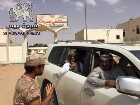 الشيخ الباراسي يقوم بزياة مستشفى عسيلان ويقدم مساعدات عينية