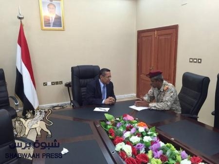 بن دغر يلتقي العميد مسفر الحارثي في عدن
