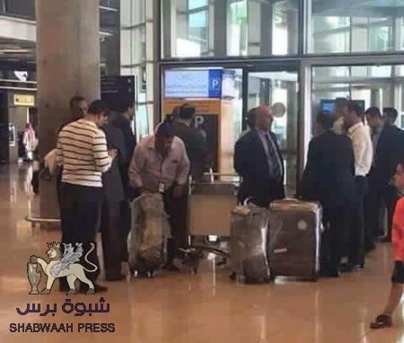 وزراء حكومة بن دغر يغادرون عدن الى عمان