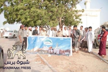ملتقى حضرموت التشاوري يدشن برنامج ‘‘إفطار جندي صائم‘‘ بالمكلا يستمر حتى نهاية رمضان(صور)