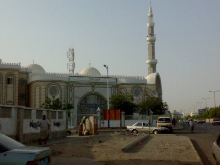 مسلحون يهاجمون مركز شرطة في عدن