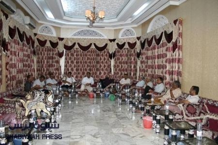 المحافظ الزبيدي يناقش أوضاع العاصمة عدن مع قيادت الثورة السلمية