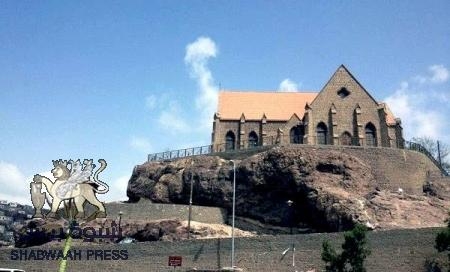 مولدات ومعدات كهرباء عدن القادمة من الإمارات تصل ميناء المكلا