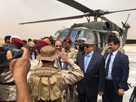 الرئيس هادي يصل الى محافظة مارب برفقة الأحمر
