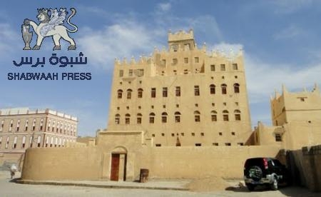 مدير شرطة محافظة شبوه وقيادة المقاومة يلزمون السلطه المحليه بدورها في مكافحة حمى الضنك