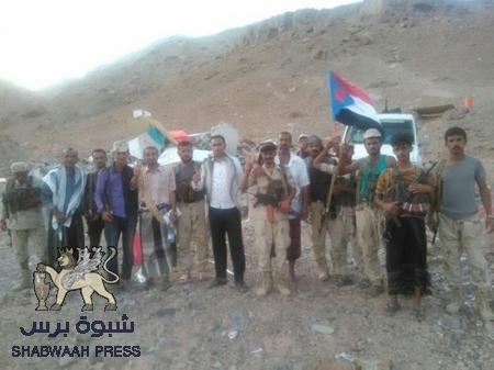 قيادات الثورة الجنوبية بحضرموت يزورون جرحى التفجيرات ويقدمون واجب العزاء