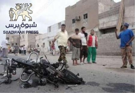 مقتل شخص يستقل دراجة نارية وجرح آخر ي عدن