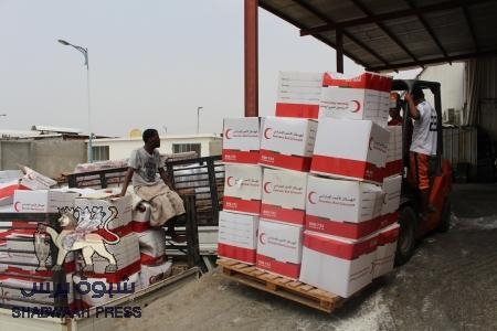 الهلال الأحمر الإماراتي يزور مركزاً للمكفوفين و ينشر البسمة على وجوه ذوي الإعاقة البصرية بمديرية المكلا
