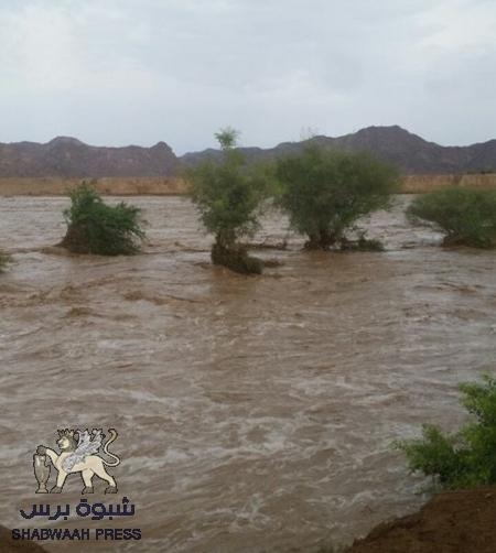 غرق أربع نساء جراء السيول في شبوه وتحذيرات للمواطنين والمركبات