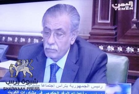 رجل المهمات الرئاسية الصعبة يعاود الظهور الاعلامي جوار هادي(صور)