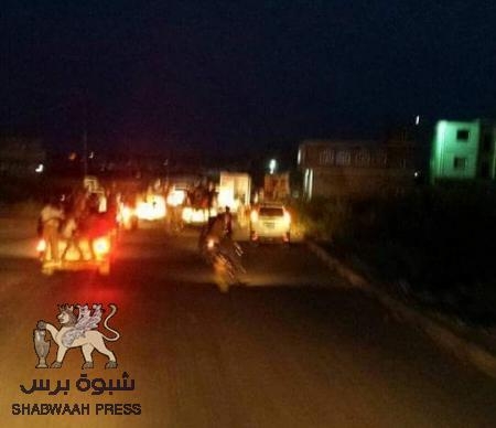 مقاتلي القاعدة ينقلون نسائهم وأطفالهم إلى خارج أبين وقصف مدفعي على دوفس والكود
