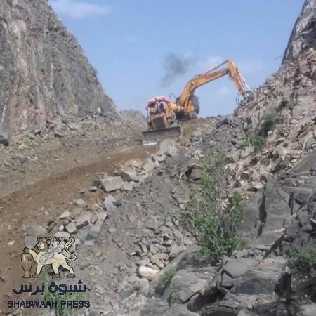 حلف أبناء يافع يقوم بإصلاح طريق سرار وفتح طريق ‘‘حمه‘‘ بعد توقفها لأكثر من سته أشهر(صور)