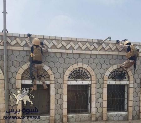 قوات الحزام الامني تنجح في تفكيك سيارة مفخخة في حي ريمي بالمنصورة