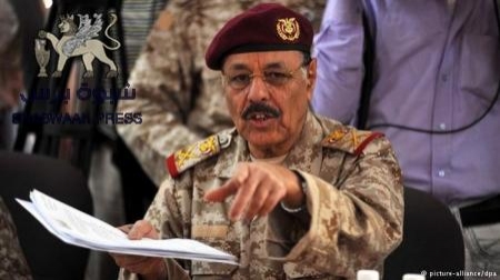 الفريق الأحمر والوزير سيف يوقعان أمر بالحد من صلاحيات محافظ حضرموت