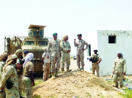رئيس الأركان يتفقد قوات الامارات ويشهد التدشين الرسمي لمطاري عدن والريان
