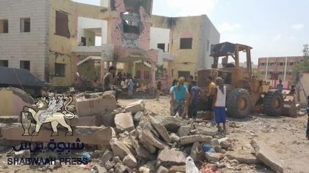 ناشطون يحملون صالح والإخوان مسؤولية تفجيرات عدن ويطالبون بوقف أبواق حزب الاصلاح