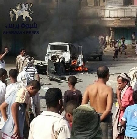 إستشهاد 3 جنود وجرح 7 آخرين بإنفجار عبوة ناسفة في لحج(صور)