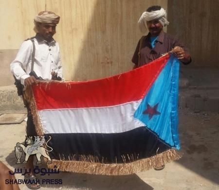 المقاومم ‘‘عيدروس رويس السليماني‘‘ يتزوج فتاة شبوانية ‘‘مهرها‘‘ علم الجنوب