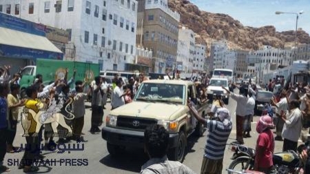 مدير امن حضرموت برفقة مندوب التحالف وعدد من القيادات العسكرية يزور معسكرات الجيش والشرطة