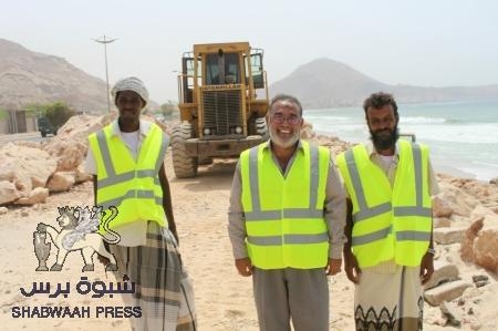 بتمويل إماراتي : الانتهاء من أعمال إنشاء كاسر للأمواج بالمكلا