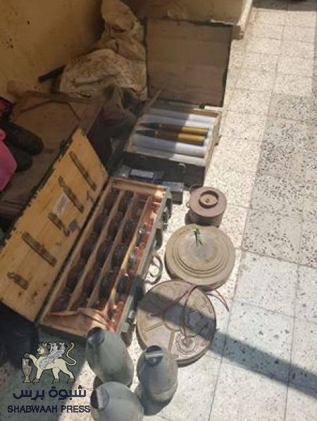 أمن عدن : القبض على ثلاثة إرهابيين في حي الممدارة  بحوزتهم  قذائف دبابات وألغام مضادة للأفراد