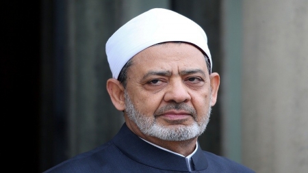 شيخ الأزهر يؤكد ضرورة البعد بالشعائر الدينية عن الصراعات السياسية