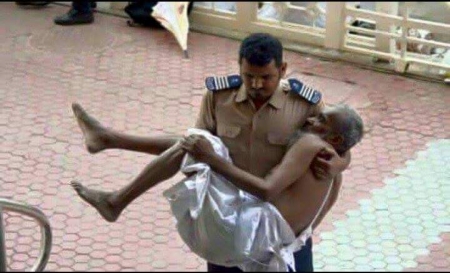 ضيوف الرحمن يرمون جمرة العقبة ويتحللون