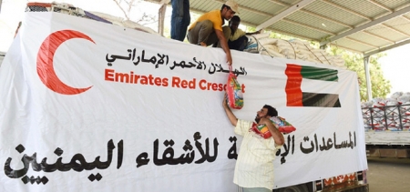 الهلال الأحمر الإماراتي يدشن المرحلة الثانية لتوزيع الإغاثة ب4000 سلة في المحفد أبين